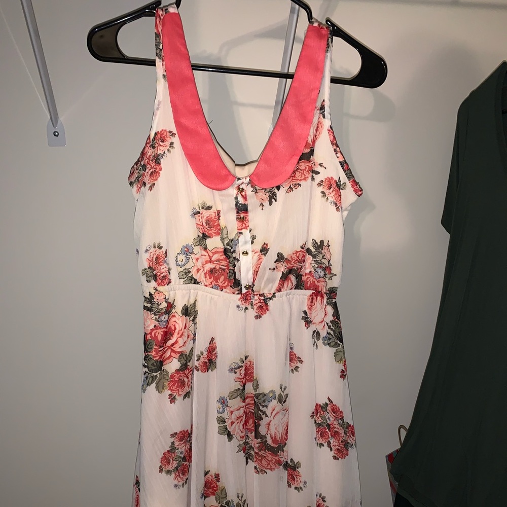 Sleeveless floral dress